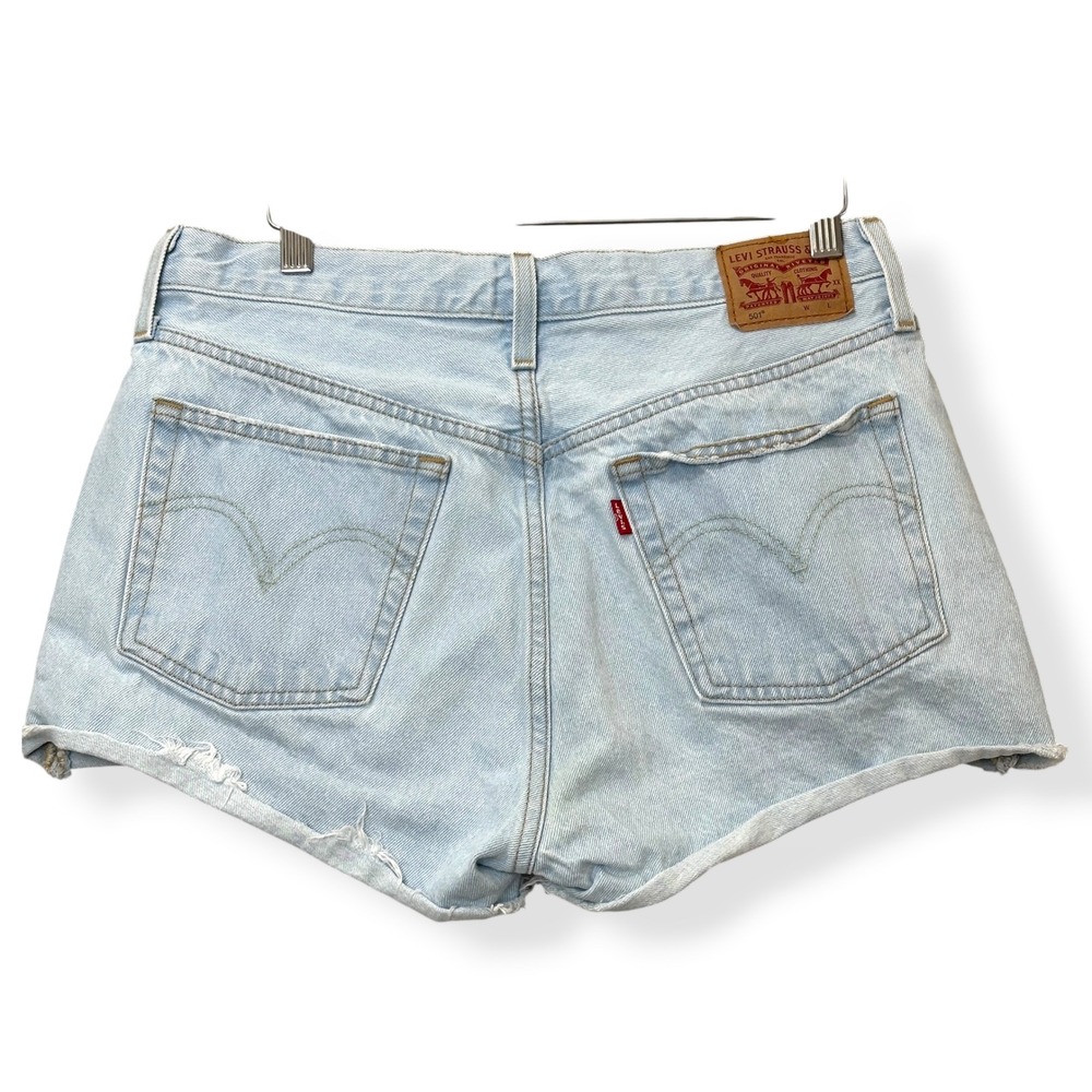 Levi's Women 501 Original Cutoff Denim Shorts Light Wash Blue W30 Summer Boho - Picture 3 of 9